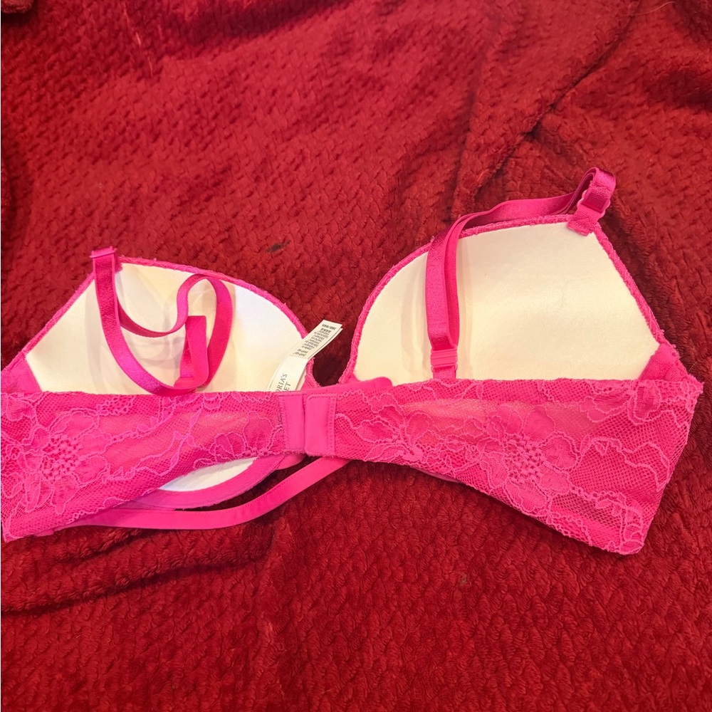 Victoria’s Secret push up bra - Picture 2 of 3